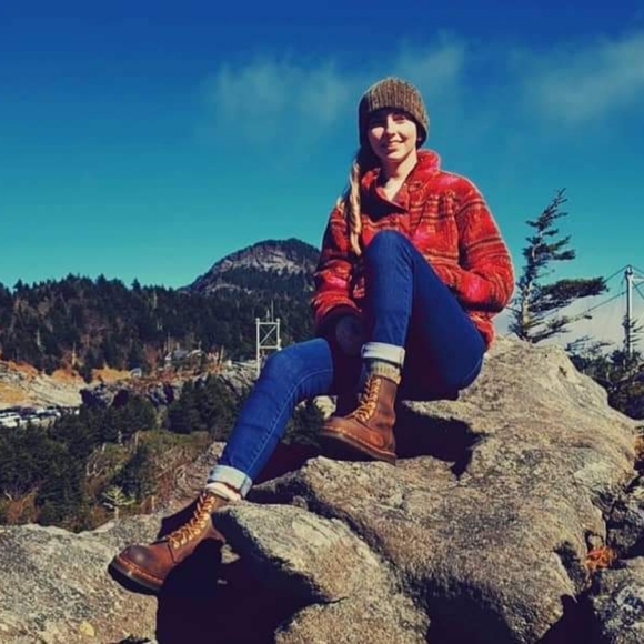 Meet your Posher, Amanda - Picture 7 of 15